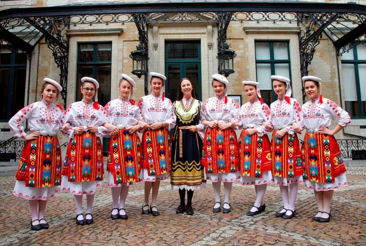 Ева Майдел и българи от цяла Европа поведоха Голямото хоро в Брюксел