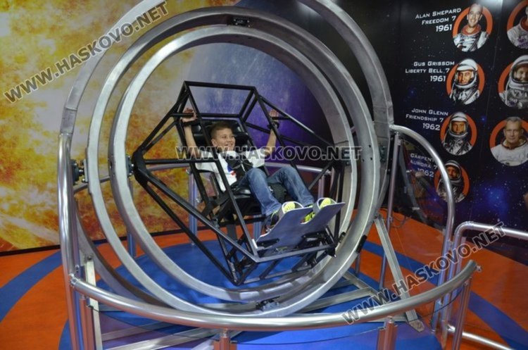 Три деца от Хасково със стипендии за космическа разходка