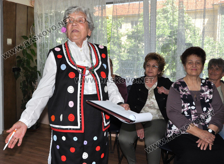 Конкурс за най-красиво яйце в „Ари” и поезия за великденските празници