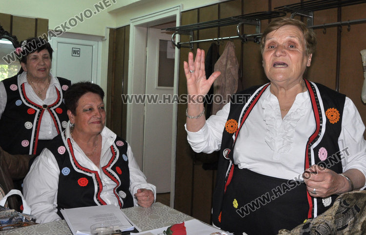 Конкурс за най-красиво яйце в „Ари” и поезия за великденските празници