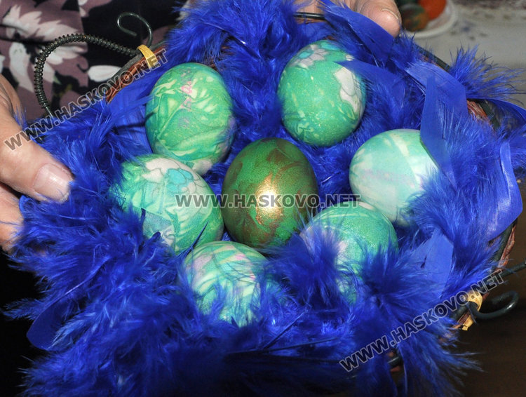 Конкурс за най-красиво яйце в „Ари” и поезия за великденските празници