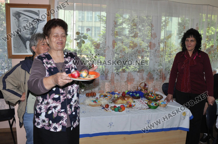 Конкурс за най-красиво яйце в „Ари” и поезия за великденските празници