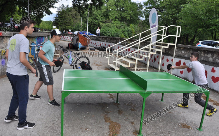 Много младежи се включиха в почистването на езерото в Кенана