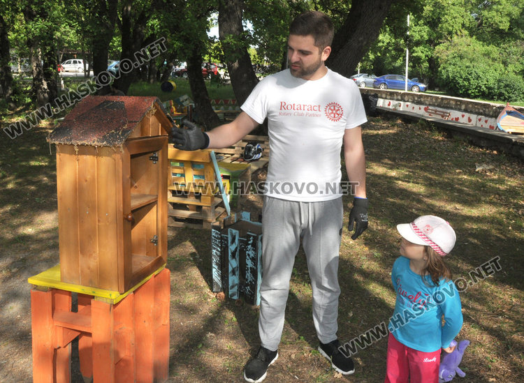 Много младежи се включиха в почистването на езерото в Кенана