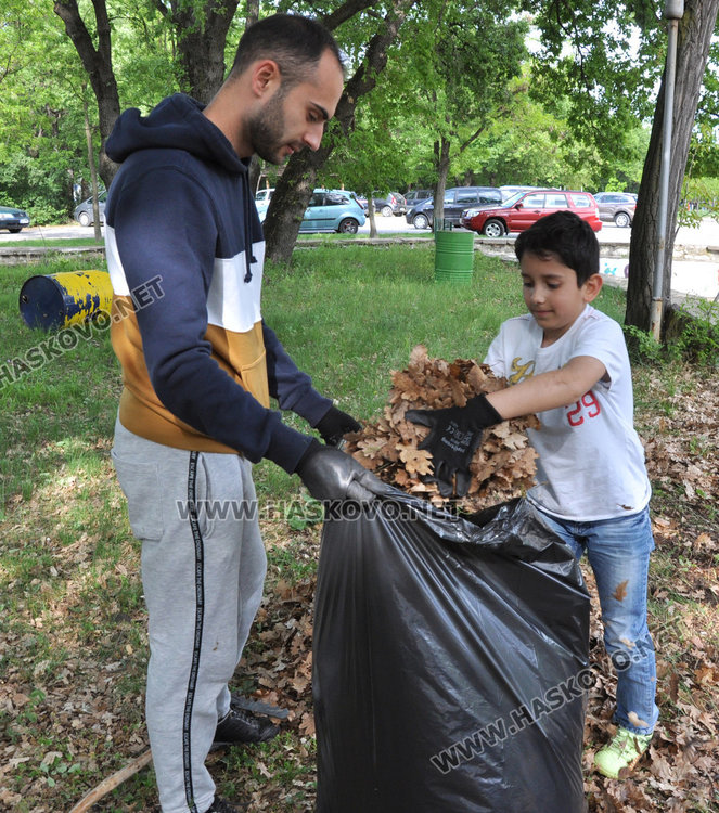 Много младежи се включиха в почистването на езерото в Кенана