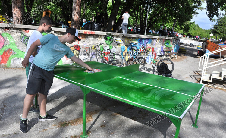 Много младежи се включиха в почистването на езерото в Кенана