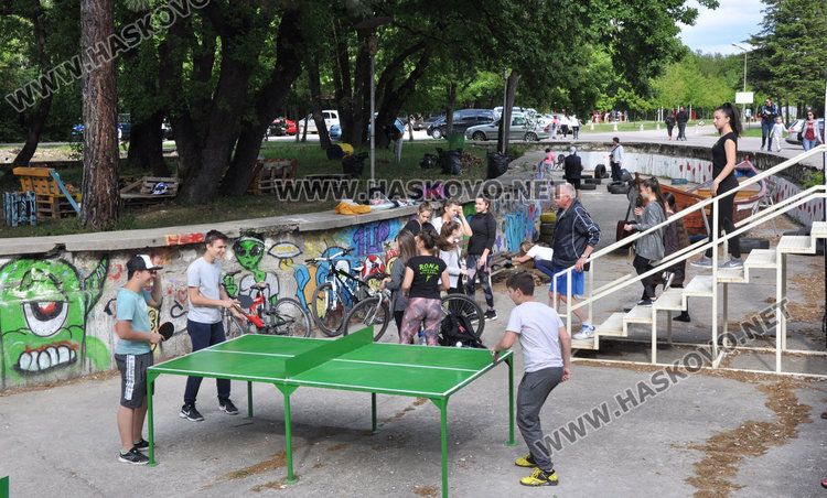 Много младежи се включиха в почистването на езерото в Кенана