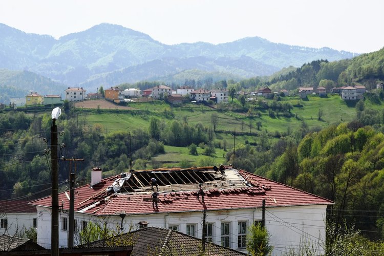 Ремонтират читалището в Жълтуша