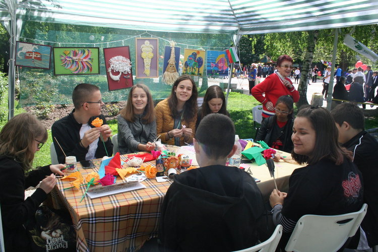 Откриха 47-те Майски културни тържества в Първомай