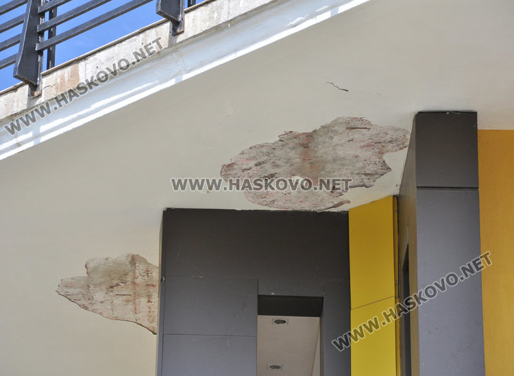 Предстои ремонт на камбанарията на „Ямача” заради падаща мазилка