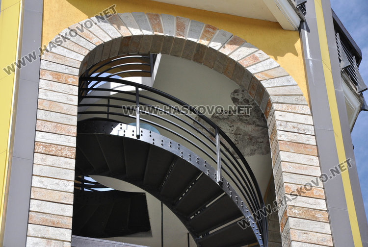 Предстои ремонт на камбанарията на „Ямача” заради падаща мазилка