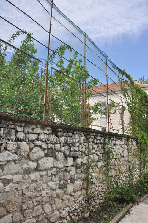 Хасковлия сигнализира за опасна ограда на училищен двор