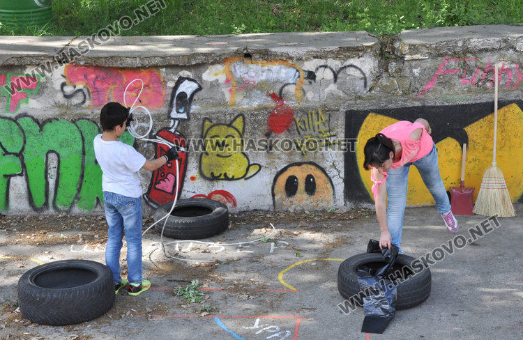 Много младежи се включиха в почистването на езерото в Кенана
