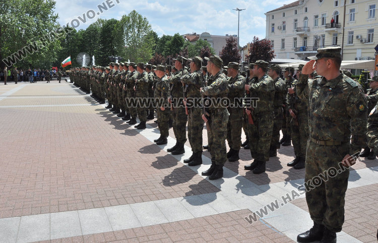 38-ият контингент за мисията в Афганистан тръгва с трибагреника и знамето на Хасково