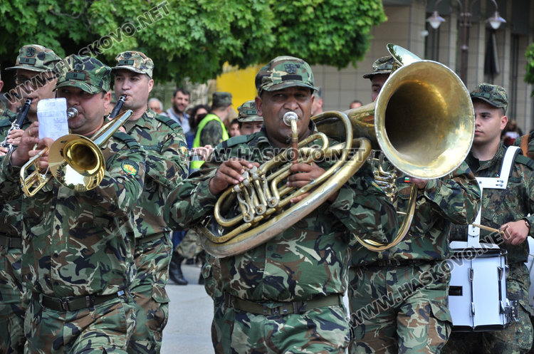 38-ият контингент за мисията в Афганистан тръгва с трибагреника и знамето на Хасково