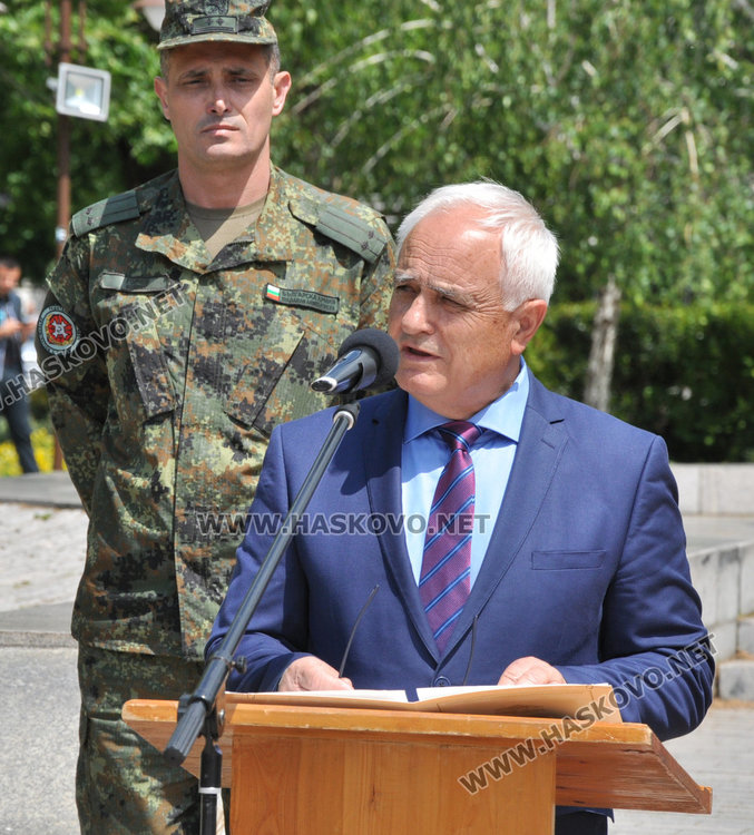 38-ият контингент за мисията в Афганистан тръгва с трибагреника и знамето на Хасково