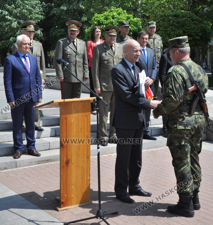 38-ият контингент за мисията в Афганистан тръгва с трибагреника и знамето на Хасково