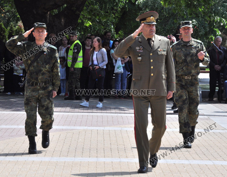38-ият контингент за мисията в Афганистан тръгва с трибагреника и знамето на Хасково