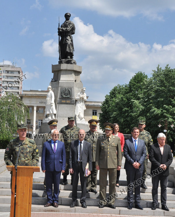 38-ият контингент за мисията в Афганистан тръгва с трибагреника и знамето на Хасково