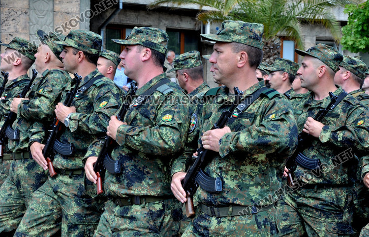 38-ият контингент за мисията в Афганистан тръгва с трибагреника и знамето на Хасково
