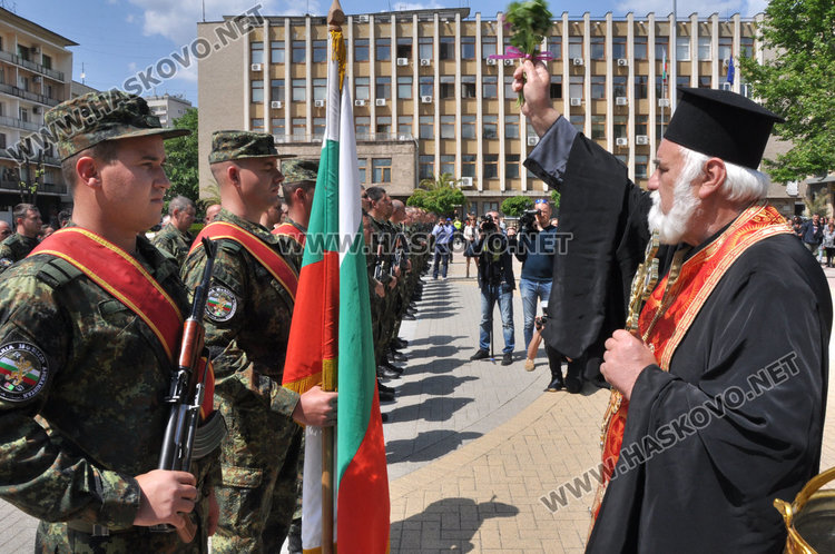 38-ият контингент за мисията в Афганистан тръгва с трибагреника и знамето на Хасково