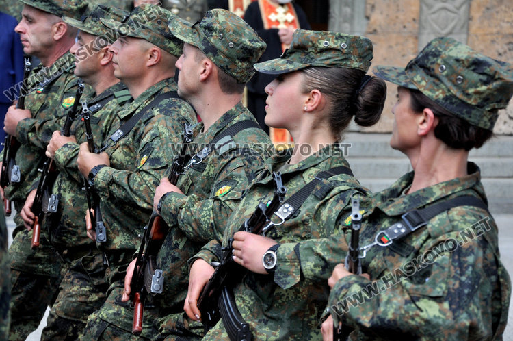 38-ият контингент за мисията в Афганистан тръгва с трибагреника и знамето на Хасково