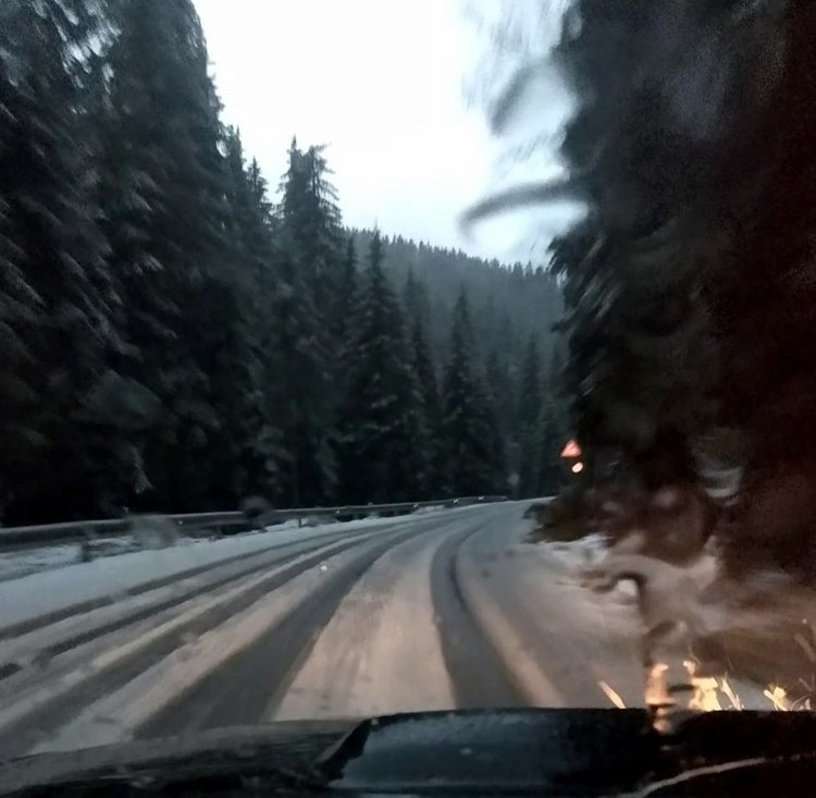 Проходът Превала на 1 май вечерта, снимка Васил Стайков