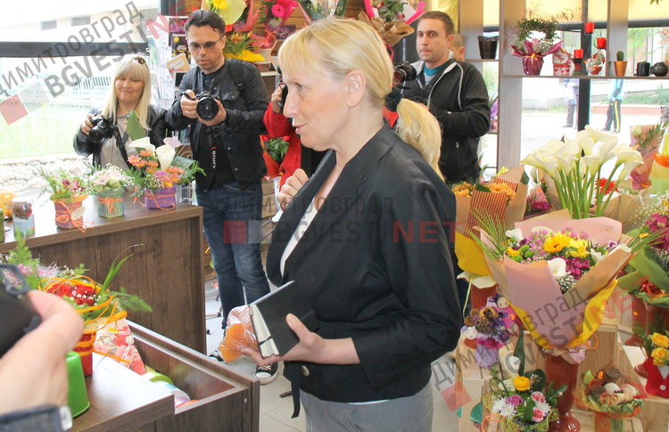 Елена Йончева на пазара в Димитровград