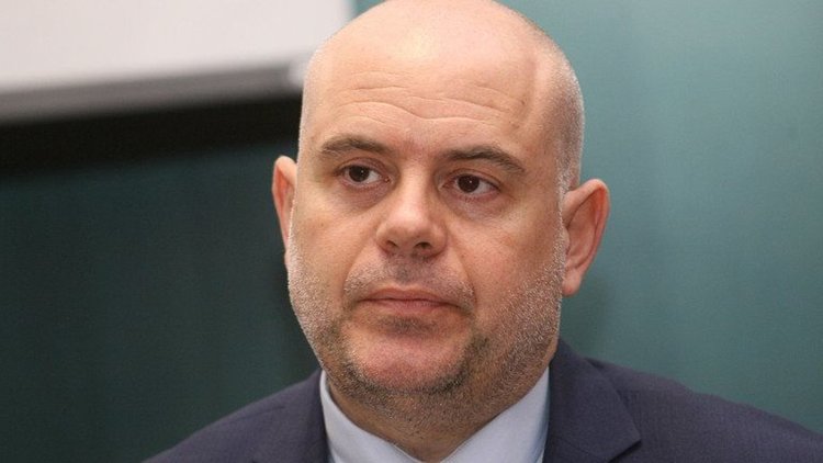 Миню Стайков и негови приближени се опитали да приберат 18,5 млн. лева 