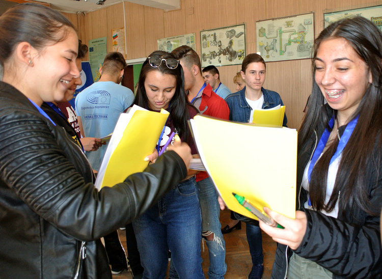 Млади посланици на ЕП от областта се срещнаха в Хасково за обмяна на опит