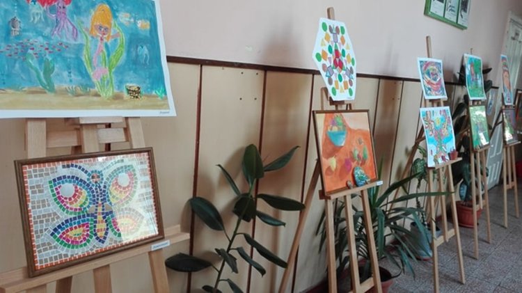 Второкласничката Венета Герасимова откри изложба