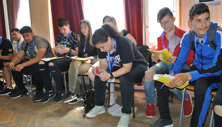 Млади посланици на ЕП от областта се срещнаха в Хасково за обмяна на опит