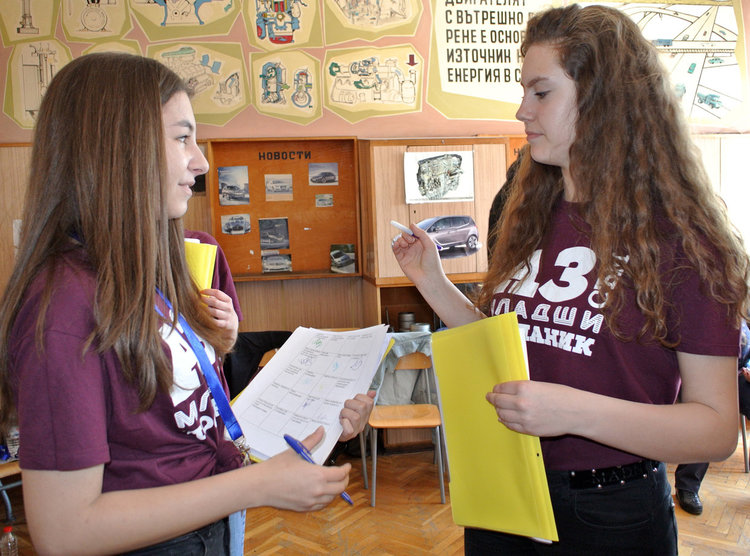 Млади посланици на ЕП от областта се срещнаха в Хасково за обмяна на опит