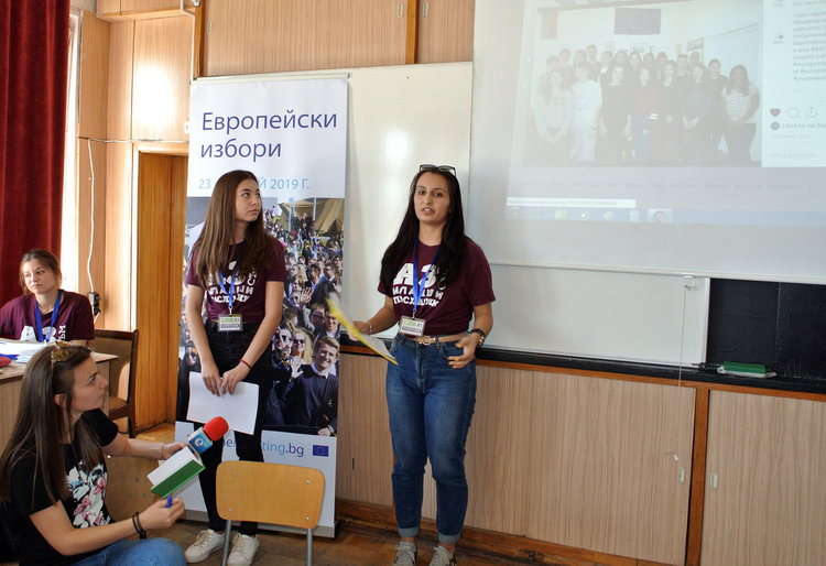 Млади посланици на ЕП от областта се срещнаха в Хасково за обмяна на опит