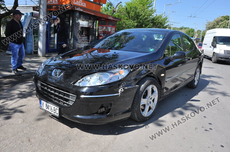 Хасковски Сеат и кърджалийско Пежо се удариха на бул "Съединение" 