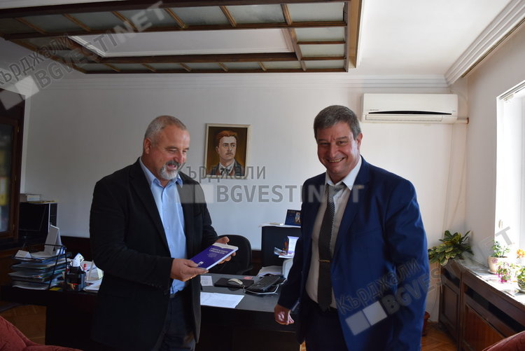 РУО и „Подкрепа” :Увеличава се натиска на родители върху учители, в Кърджали -по-спокойно