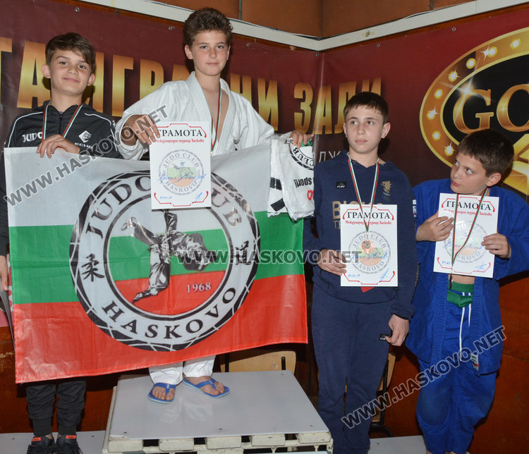 Хасковските джудисти с три отборни купи от Международния турнир в “Дружба"