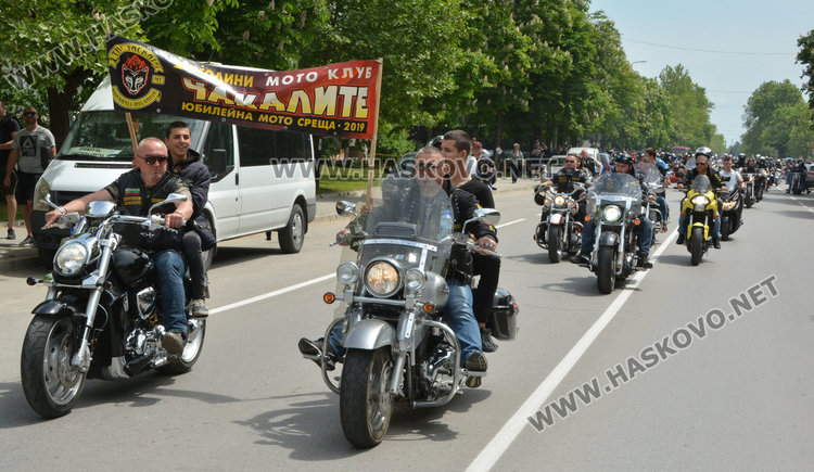 Стънт шоу и стартове за празника на Харманли, кметица яхна мотор (видео)