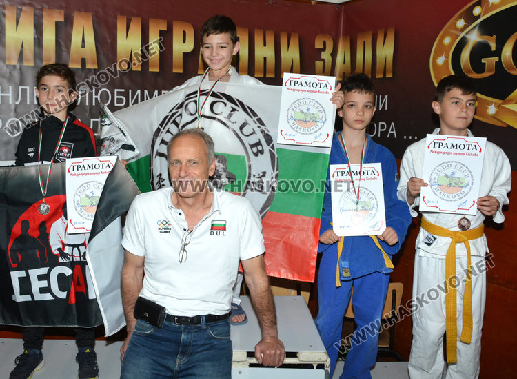Хасковските джудисти с три отборни купи от Международния турнир в “Дружба"