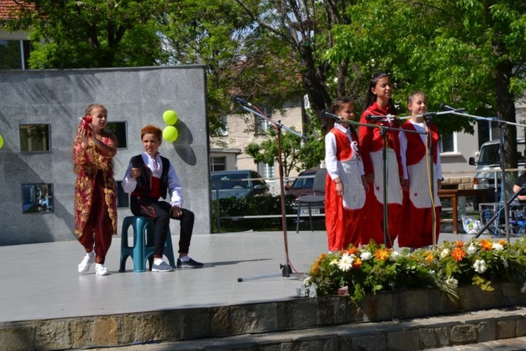 Над 3 часа продължи конкурсът "Букет" в Момчилград