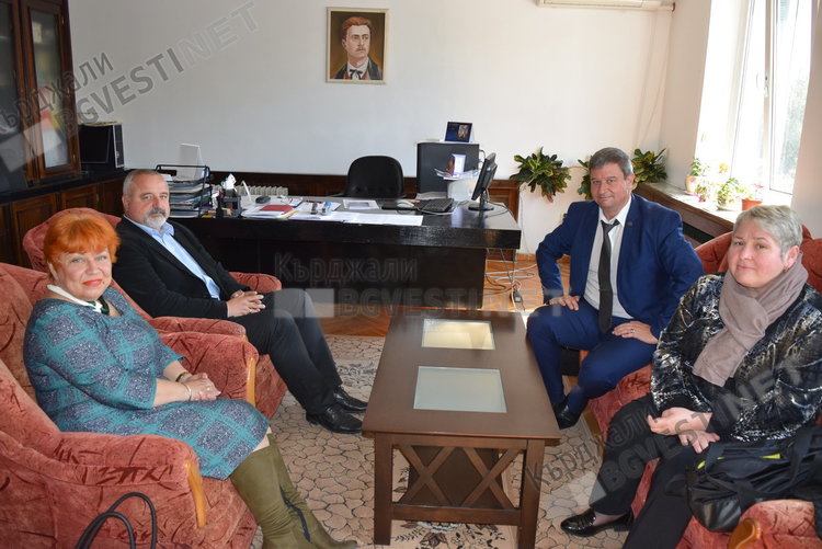 РУО и „Подкрепа” :Увеличава се натиска на родители върху учители, в Кърджали -по-спокойно