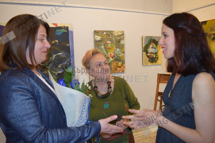 Художничка от Мост с изложба-мост между Лондон и Кърджали