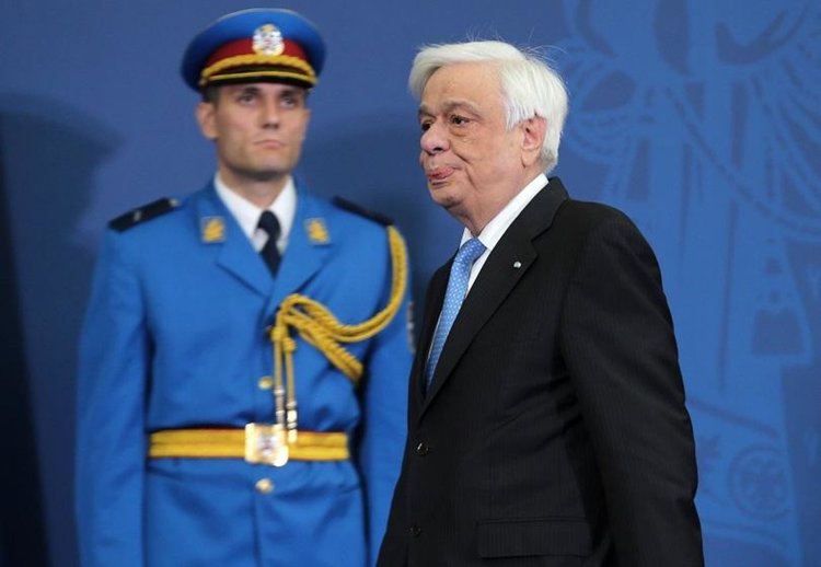 Самолетът на гръцкия президент кацна аварийно на о-в Крит 