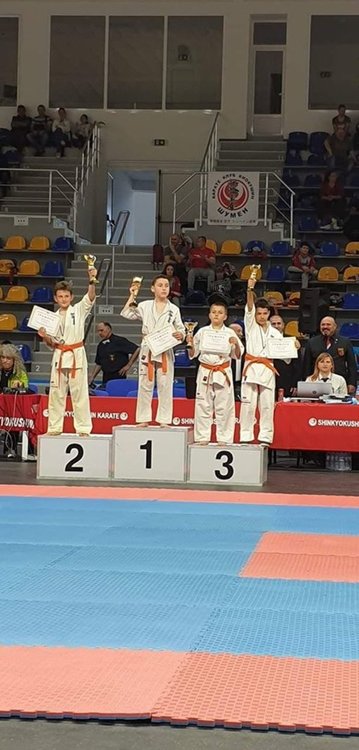8 медала за каратеките на „Мълния“ от Национално състезание