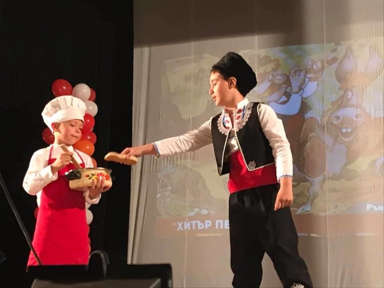 90 години НУ "Христо Ботев" възпитава поколения ученици в български дух и традиция