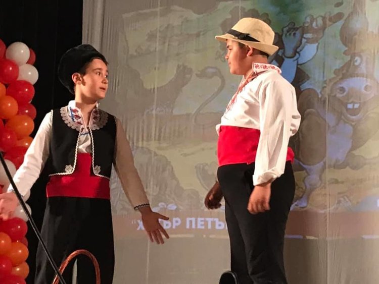 90 години НУ "Христо Ботев" възпитава поколения ученици в български дух и традиция