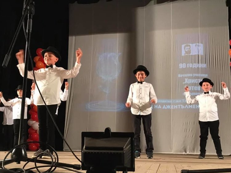90 години НУ "Христо Ботев" възпитава поколения ученици в български дух и традиция