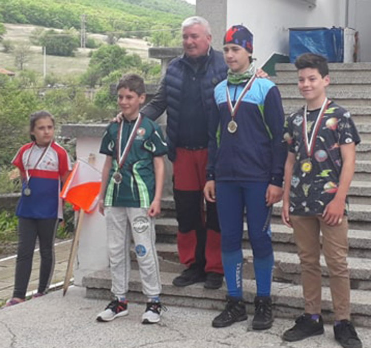 "Компас 1994" е бронзов медалист отборно в  Купа "Марица Изток"