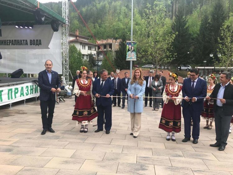 Ангелкова в Баните: Регистър на туристическите фестивали и събития вече е с над 1800 прояви