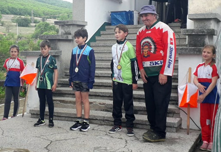 "Компас 1994" е бронзов медалист отборно в  Купа "Марица Изток"